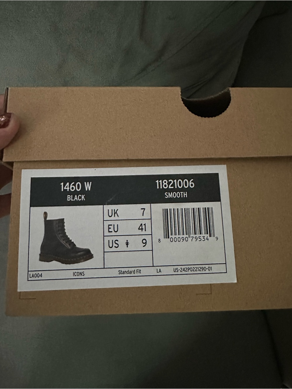 NIB Dr. Martens Women’s 1460 Smooth Black Leather Boots - Size 9 - Picture 2 of 2